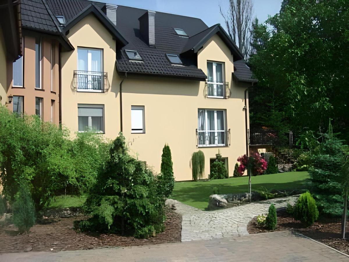 Hotel Zieliniec Познань Экстерьер фото